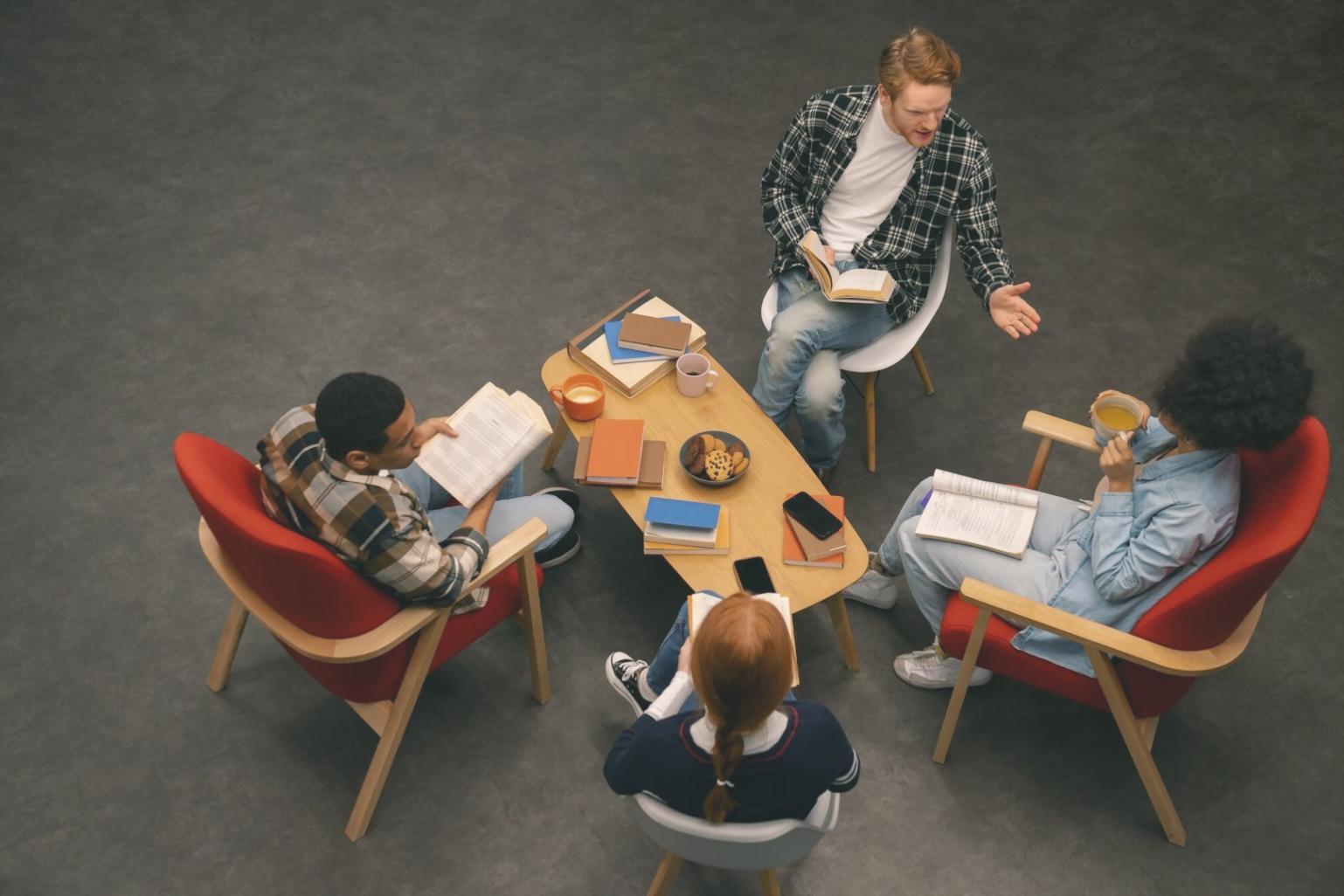 Detailansicht verschiedener Budgetkategorien und Auswertungen